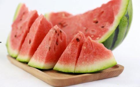 夏日吃瓜水墨画,瓜果飘香里的清凉时光