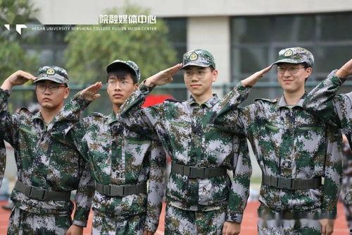 军训吃瓜会火吗,一场校园热点的狂欢